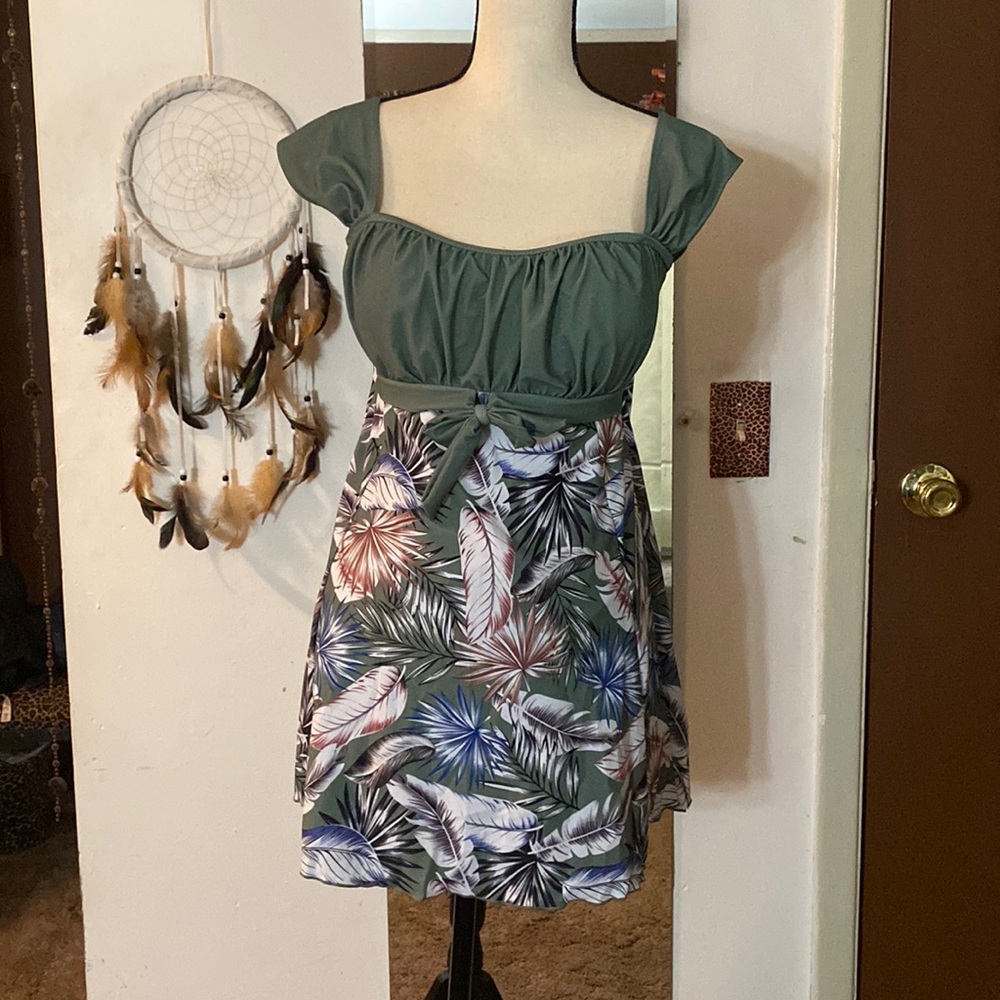 🎸🎸Army green floral print tankini